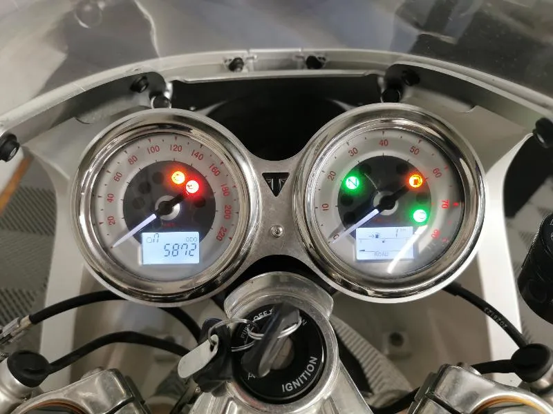THRUXTON 1200 R