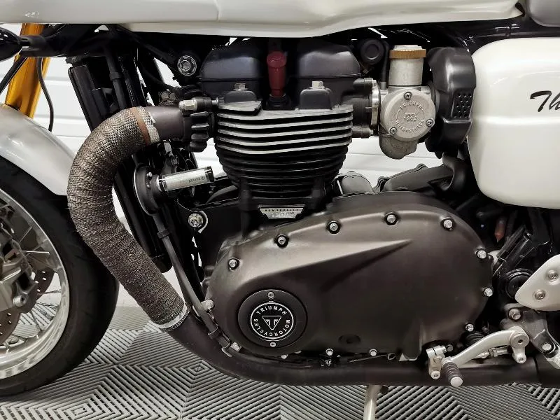 THRUXTON 1200 R