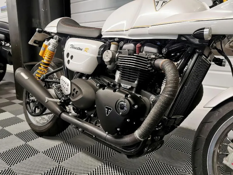 THRUXTON 1200 R