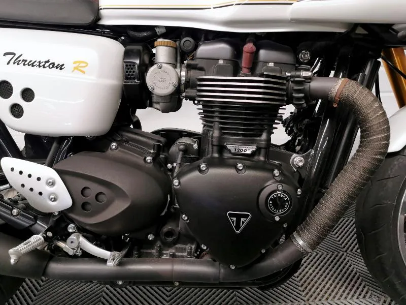 THRUXTON 1200 R