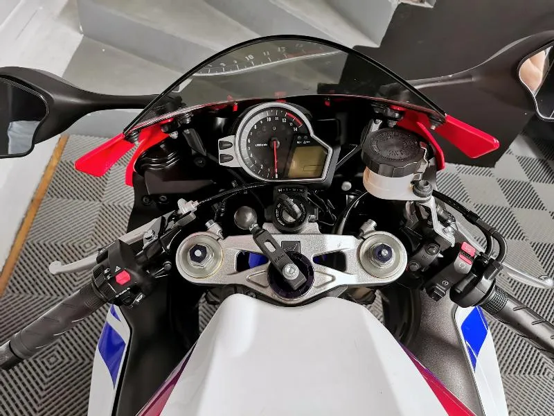 CBR 1000 R