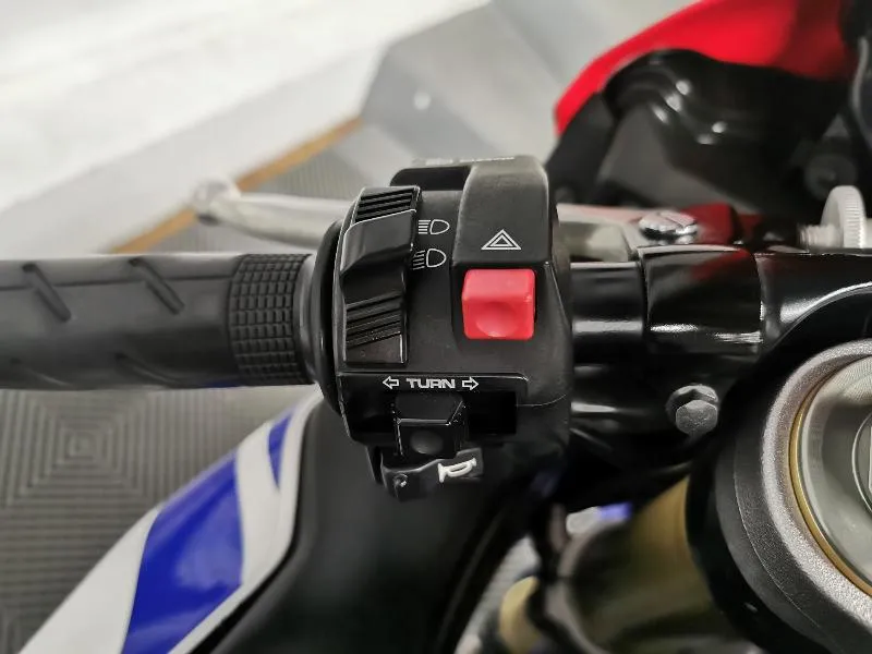 CBR 1000 R