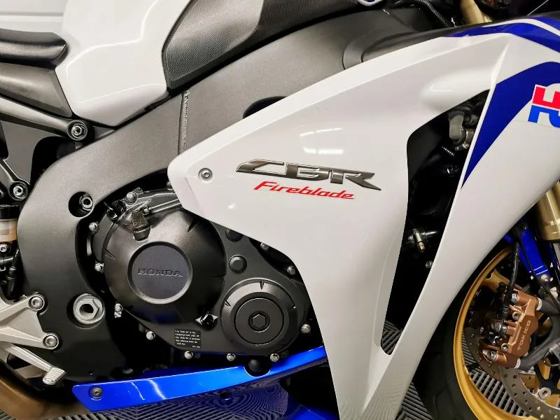 CBR 1000 R