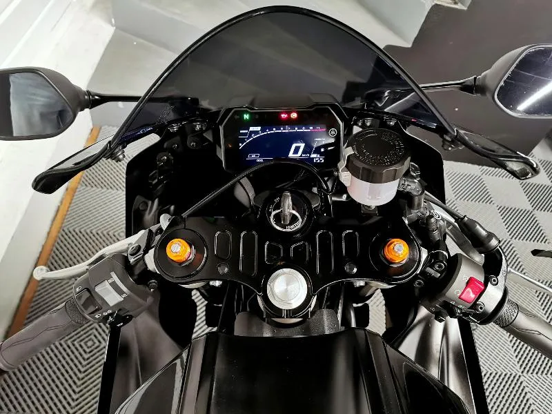YZFR7