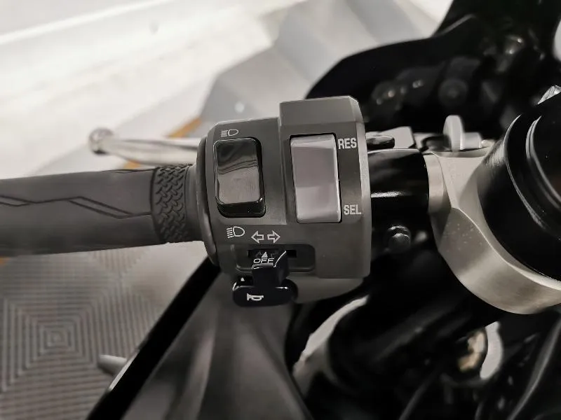 YZFR7