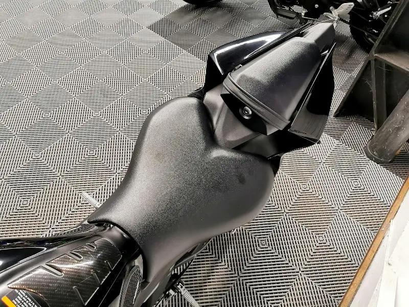 YZFR7