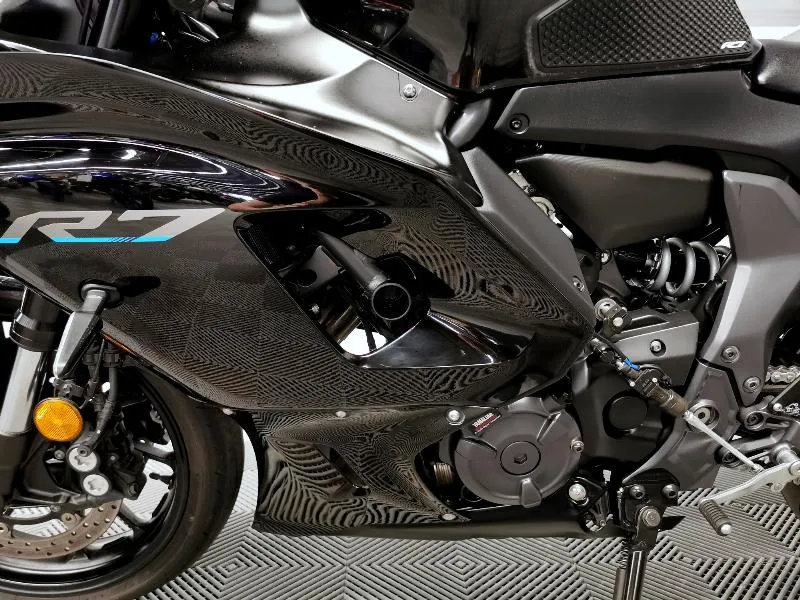 YZFR7