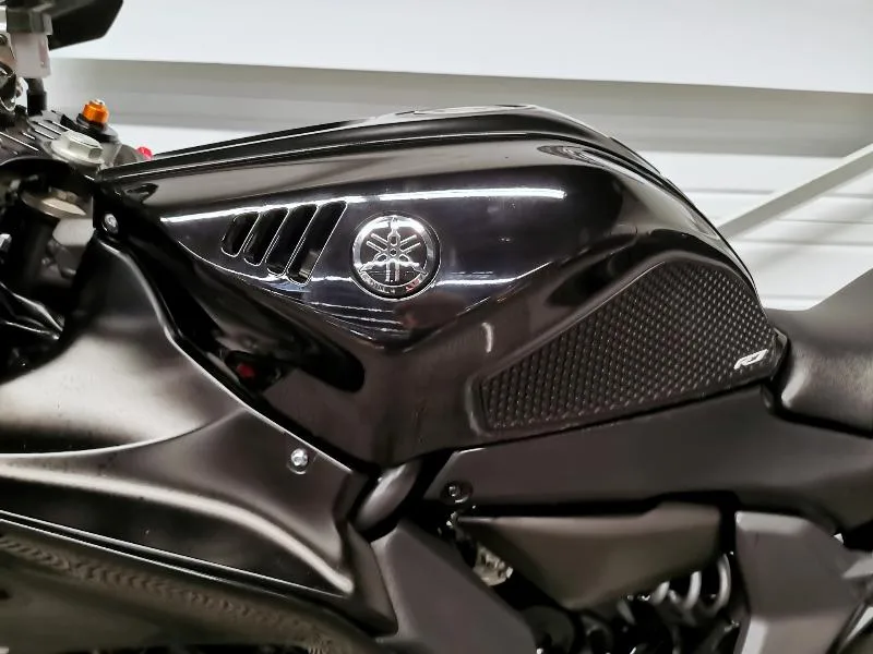 YZFR7