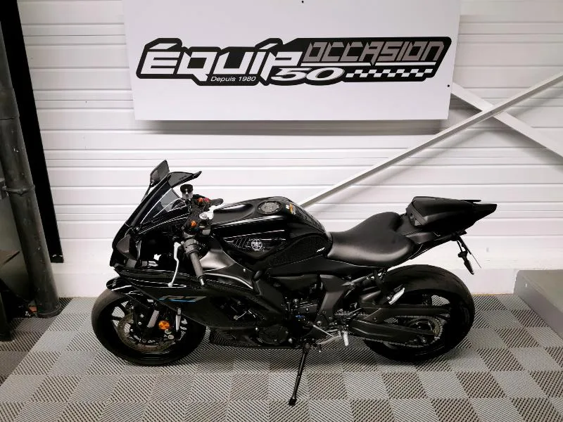 YZFR7