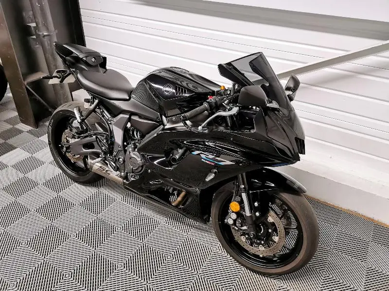 YZFR7