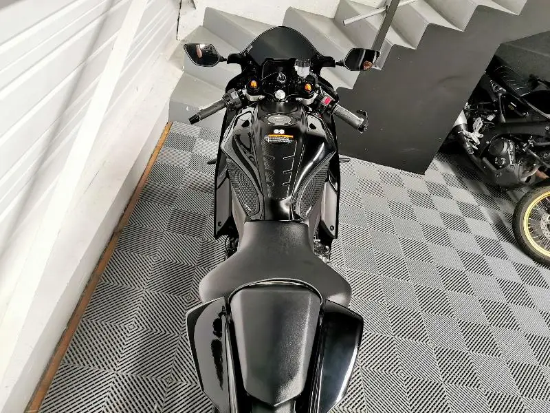 YZFR7