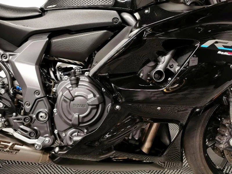 YZFR7