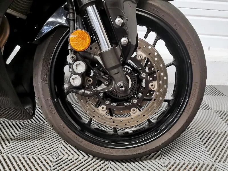 YZFR7