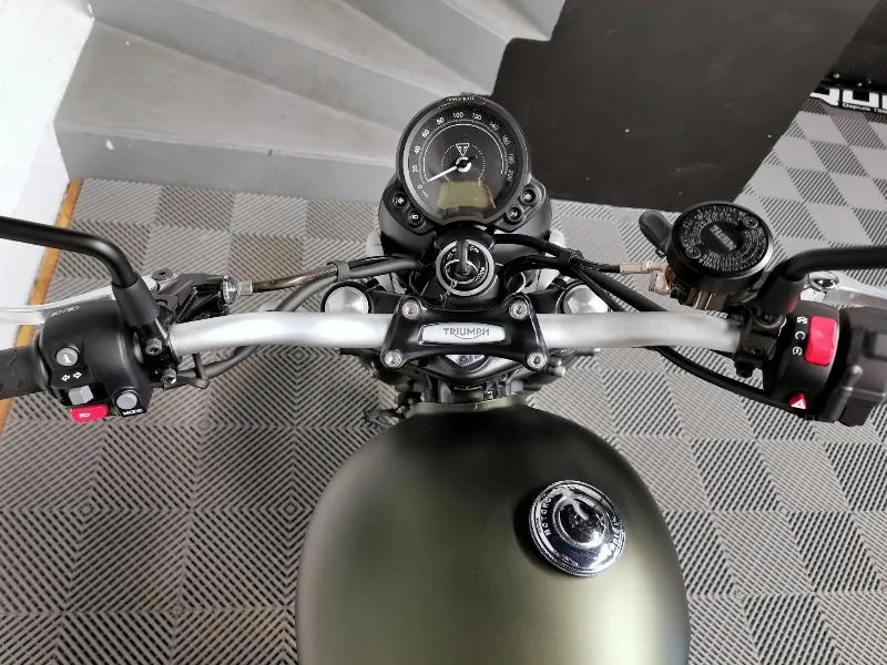 STREET SCRAMBLER  900