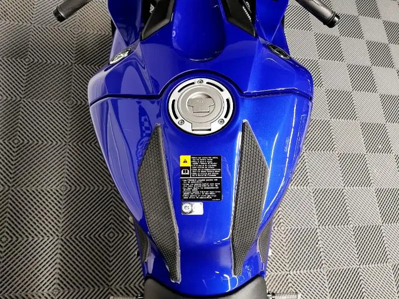 YZFR1