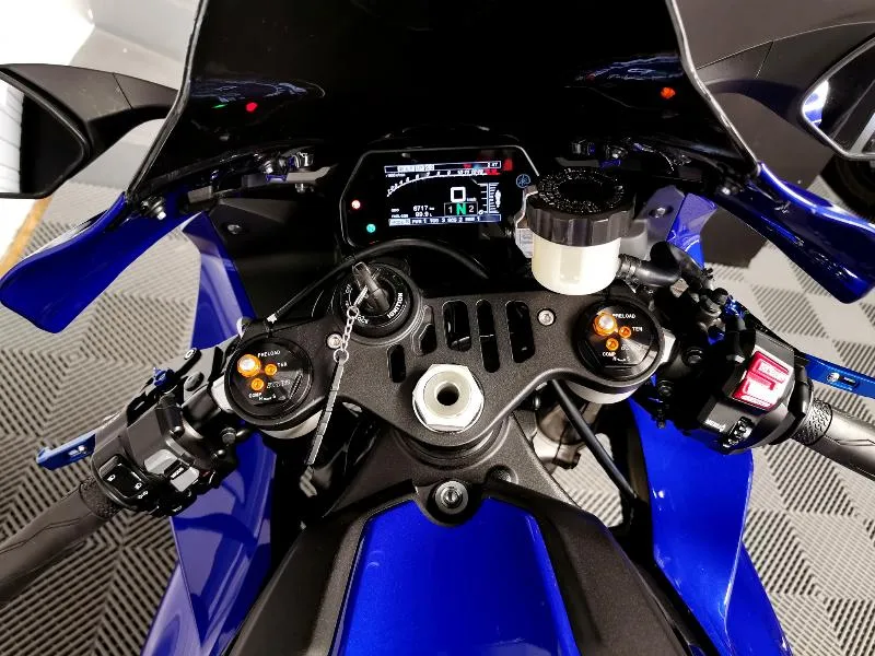 YZFR1