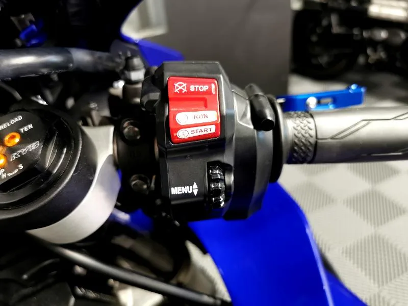 YZFR1