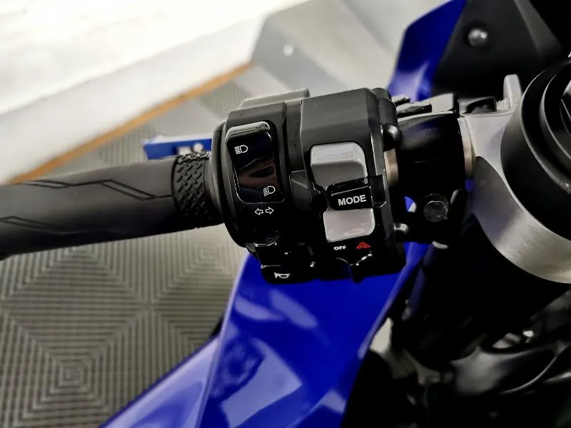 YZFR1