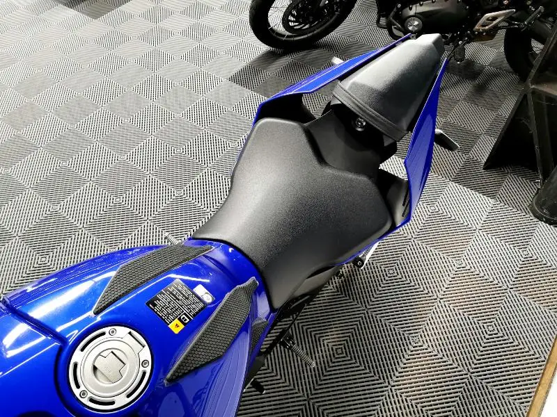 YZFR1