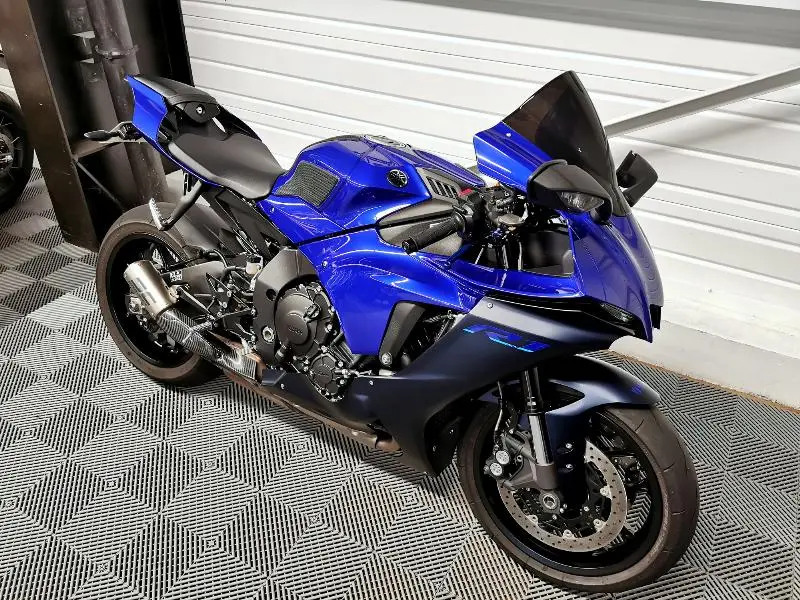 YZFR1