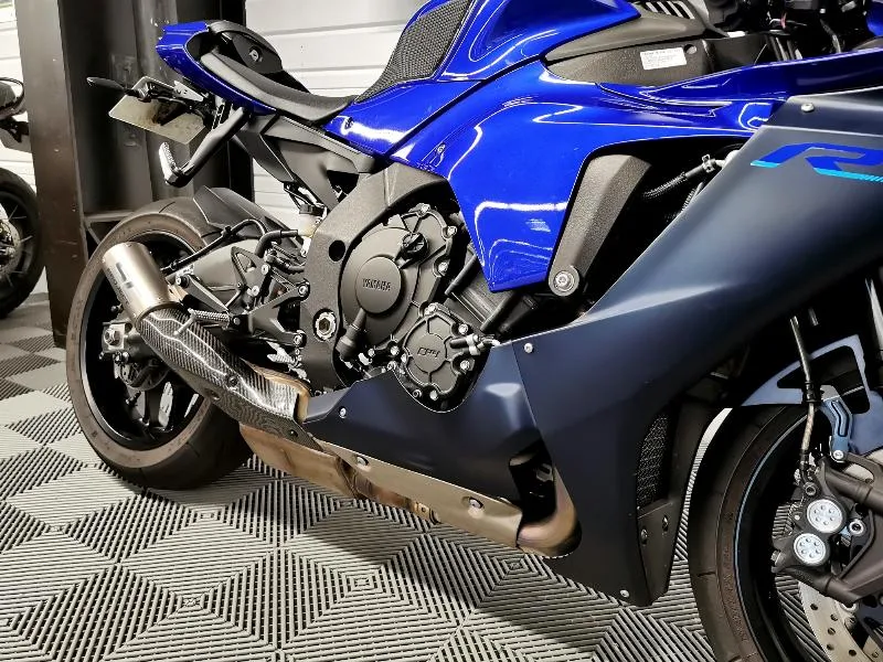 YZFR1