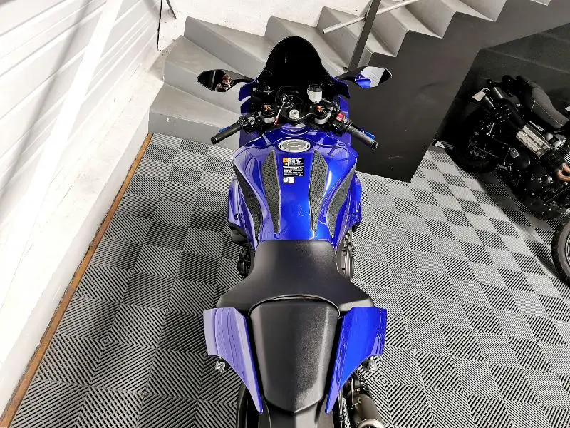 YZFR1