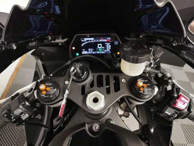 YZF 1000 R1