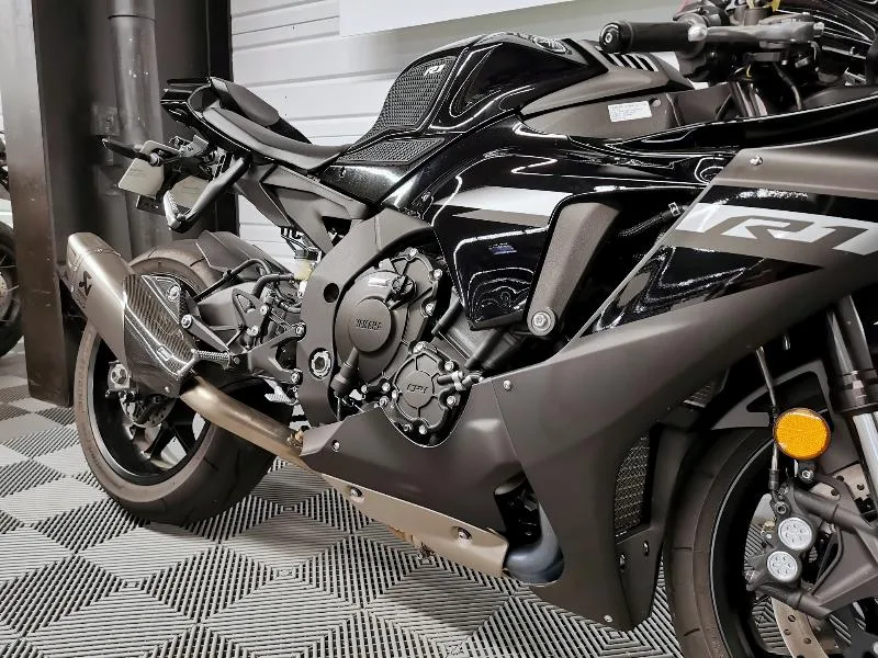 YZF 1000 R1