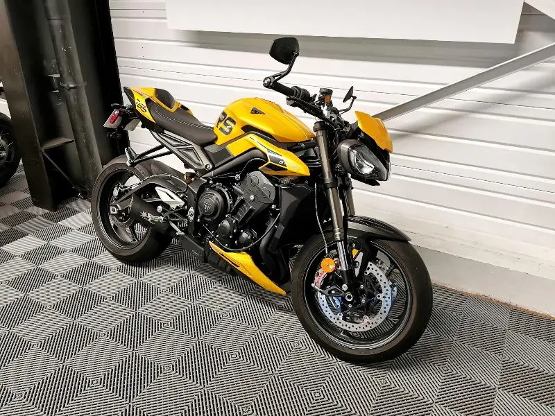 STREET TRIPLE 765 RS