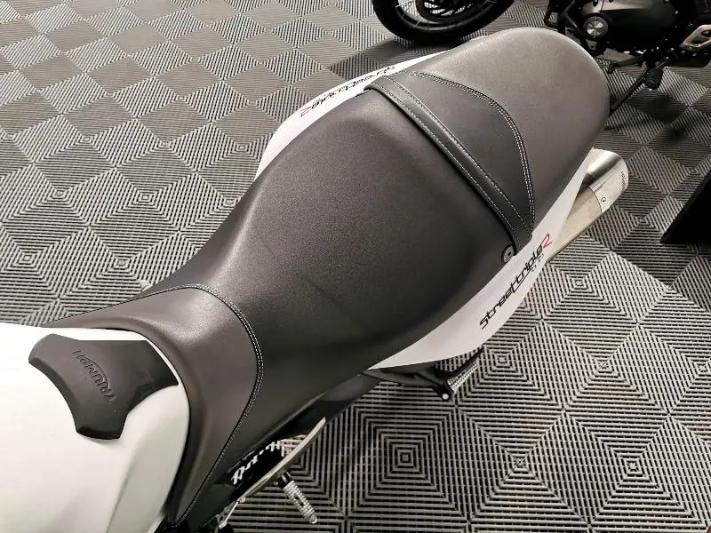 STREET TRIPLE 675 R
