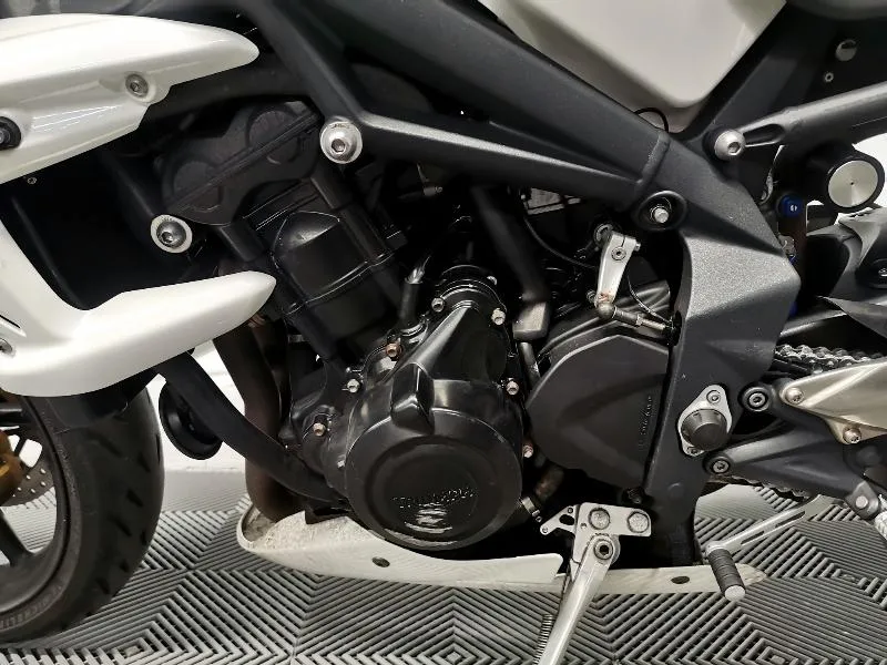 STREET TRIPLE 675 R
