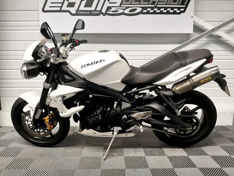 STREET TRIPLE 675 R