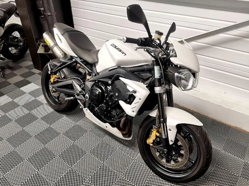 STREET TRIPLE 675 R