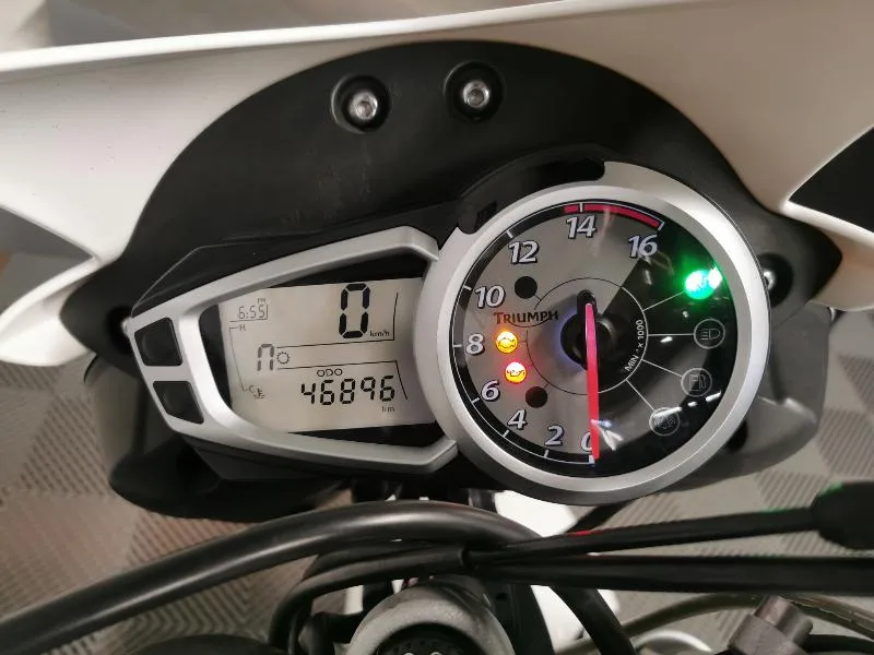 STREET TRIPLE 675 R