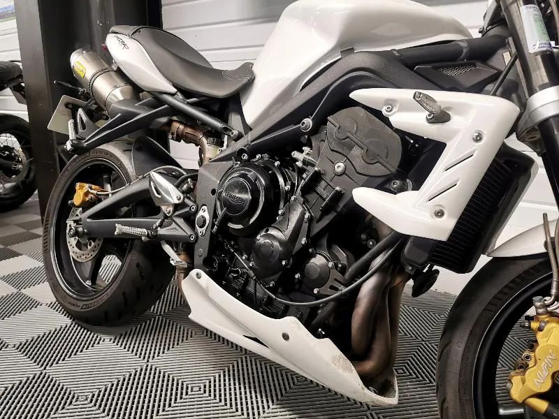 STREET TRIPLE 675 R