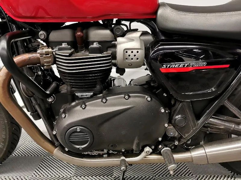 STREET TWIN  900