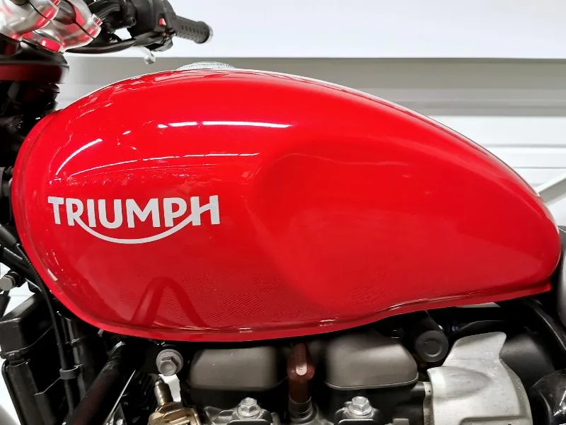 STREET TWIN  900