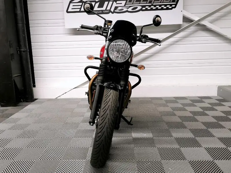 STREET TWIN  900