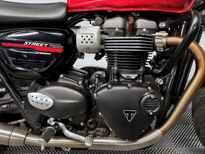 STREET TWIN  900