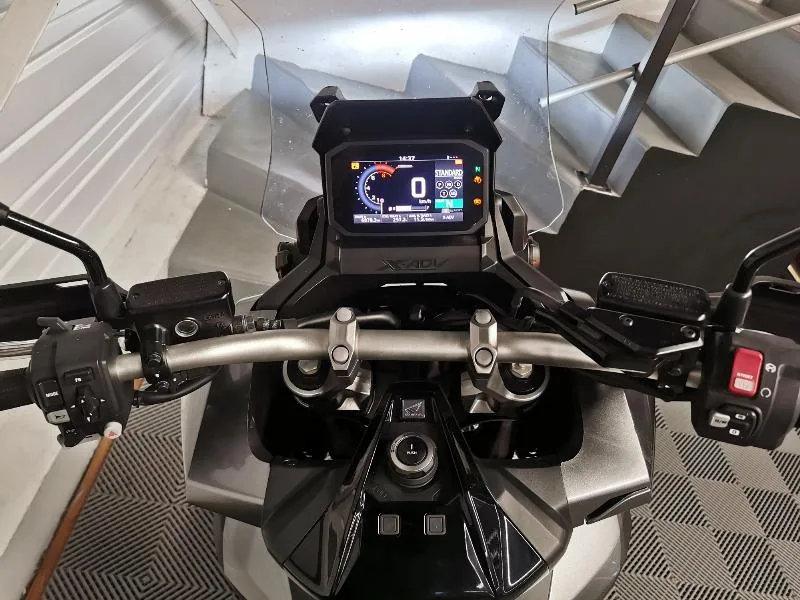 XADV 750 DCT