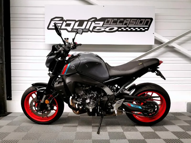 MT09