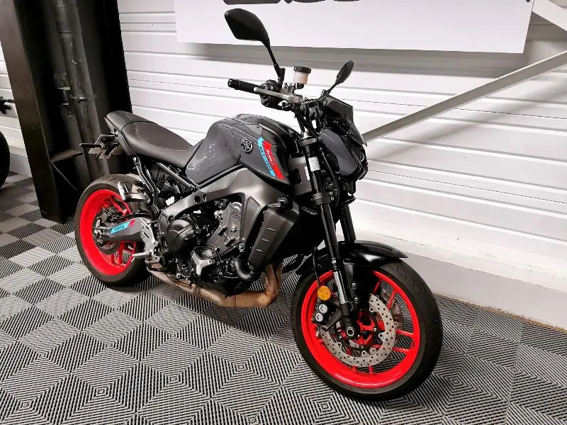 MT09