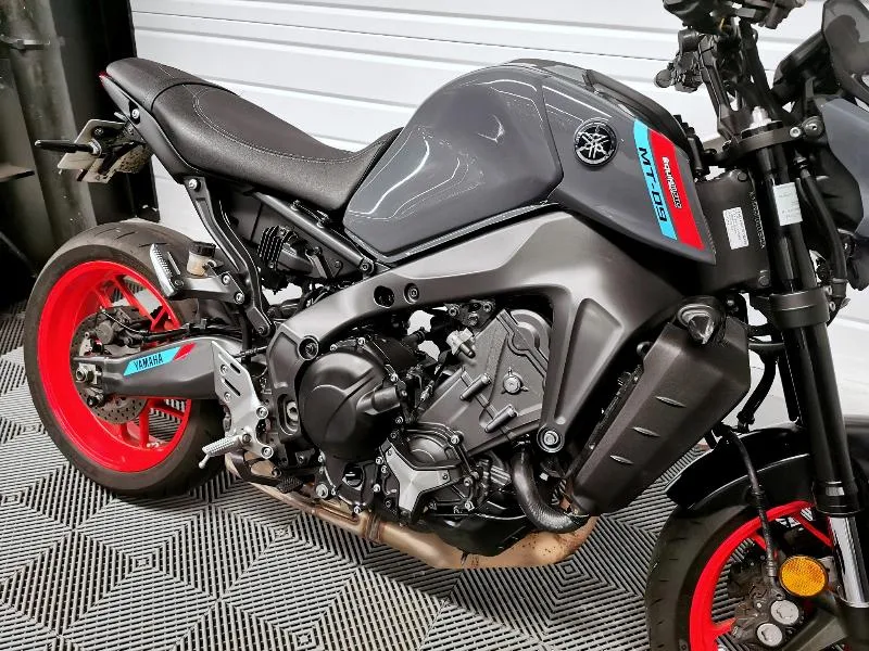 MT09
