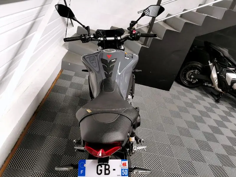 MT09