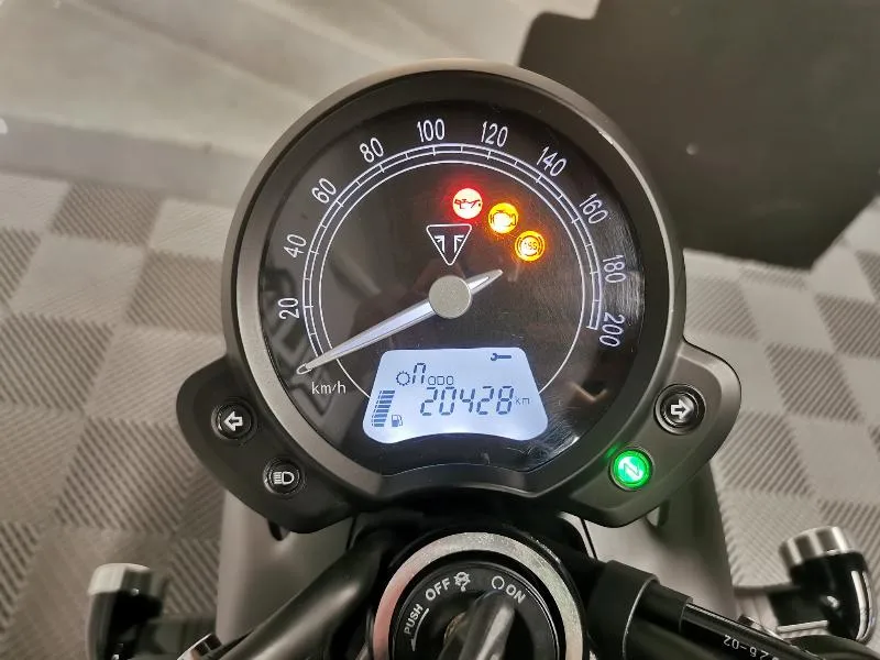STREET TWIN  900