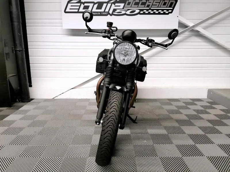 STREET TWIN  900