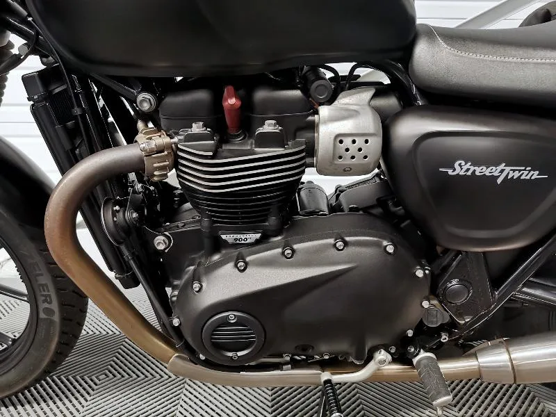 STREET TWIN  900