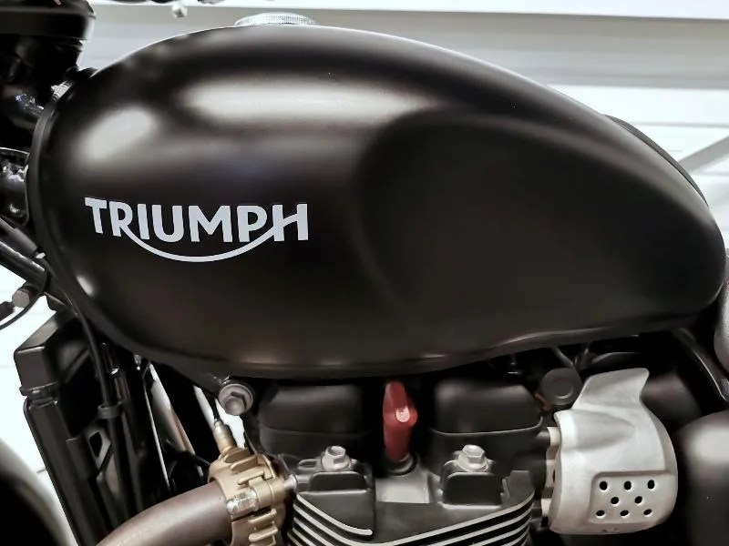 STREET TWIN  900