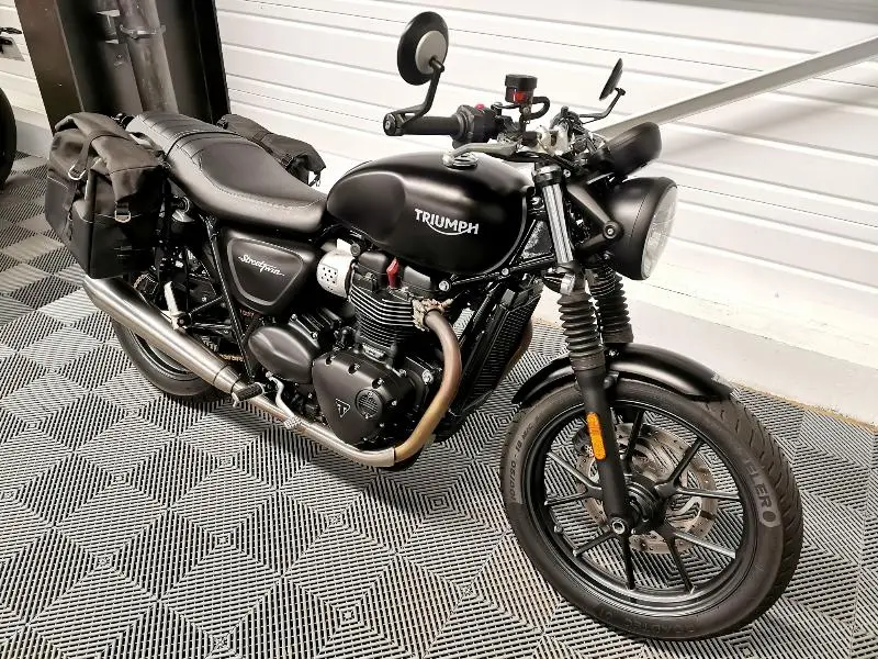 STREET TWIN  900