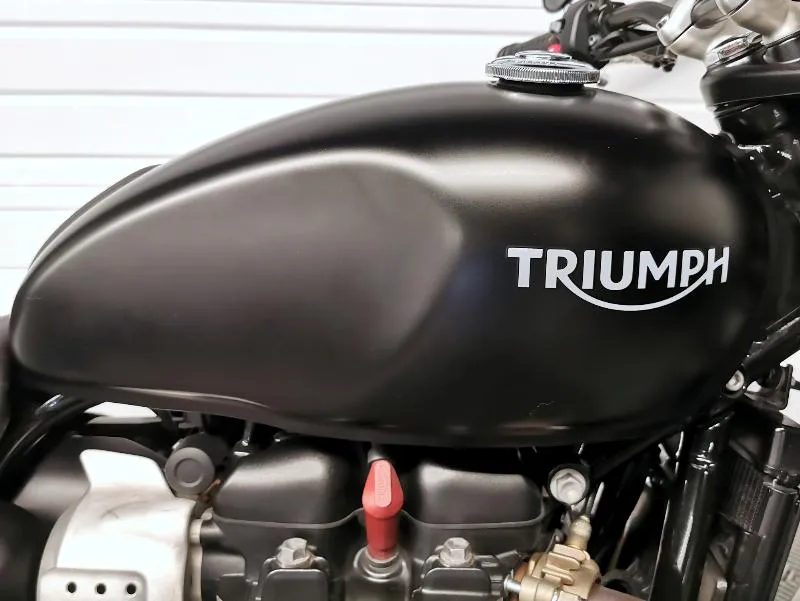 STREET TWIN  900